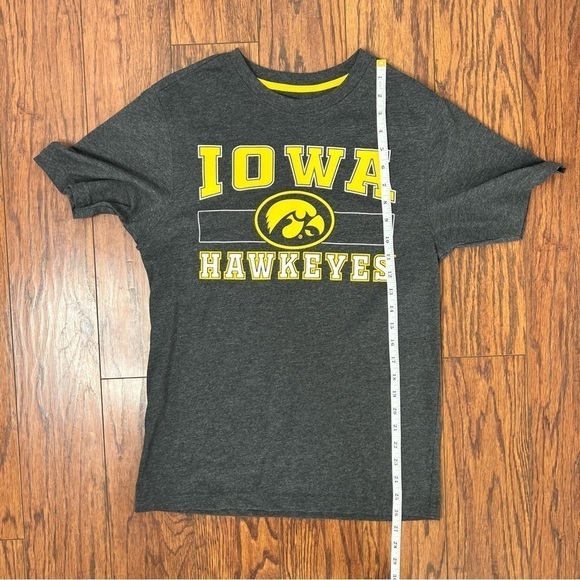 University Iowa Hawkeye Grey Unisex Herkey Short Sleeve Crewneck T-Shirt Small - Picture 11 of 14